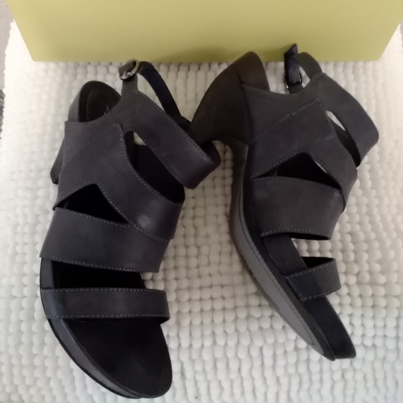 Max Studio navy Manila leather sandals - Picture 9 of 14